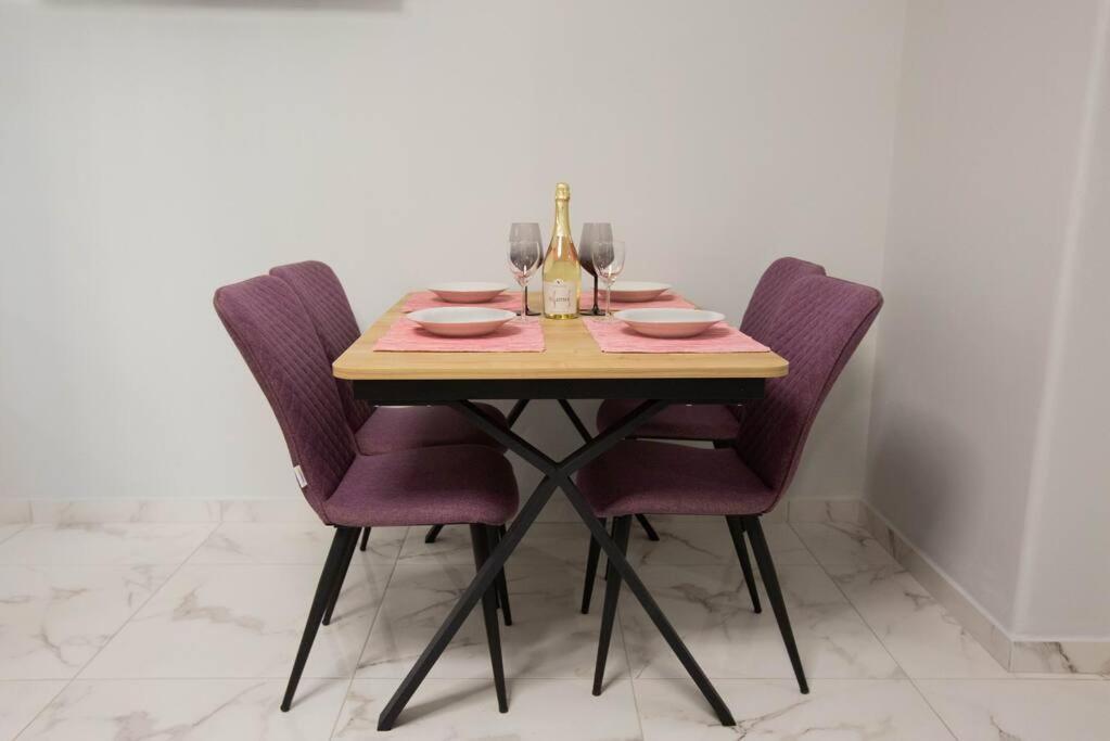 Center Apartment *